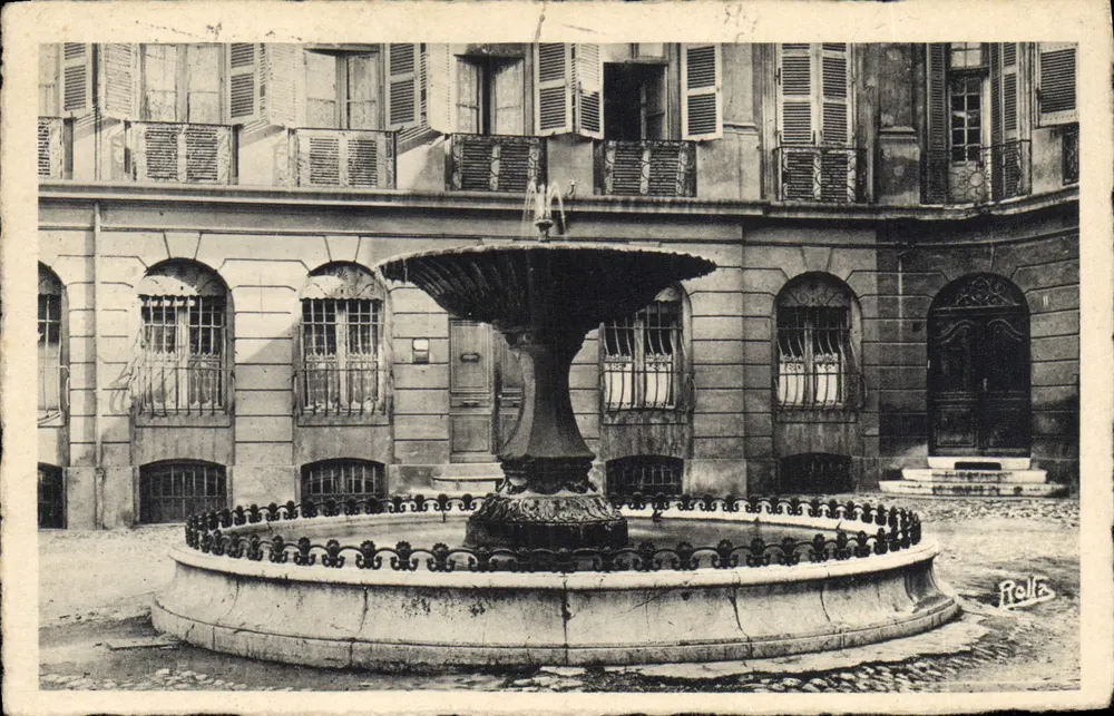 Place d'Albertas — Aix-en-Provence — Rolle - Frente