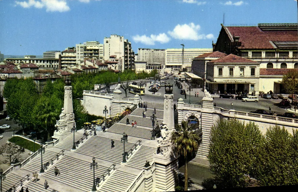 Marseille — Der monumentale Treppenaufgang der Saint-Charles-Bahnhof — Société Éditions de France - Vorderseite