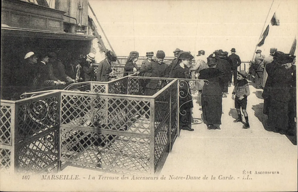 Marseille - Die Terrasse der Aufzüge von Notre-Dame de la Garde - Édit. Ascenseurs - n°107 - Vorderseite