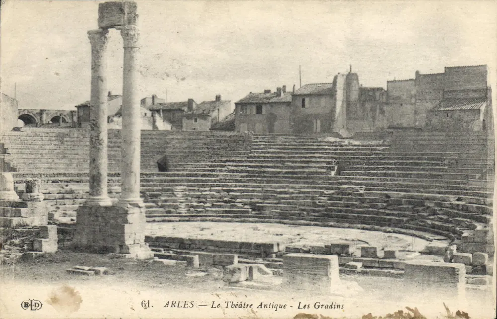 Arles — Das Alte Theater — Die Treppen — B.D. n° 61 - Vorderseite