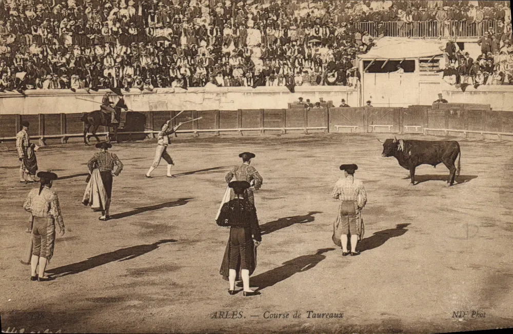 Arles — Corrida de touros — ND: Fotografia - Frente