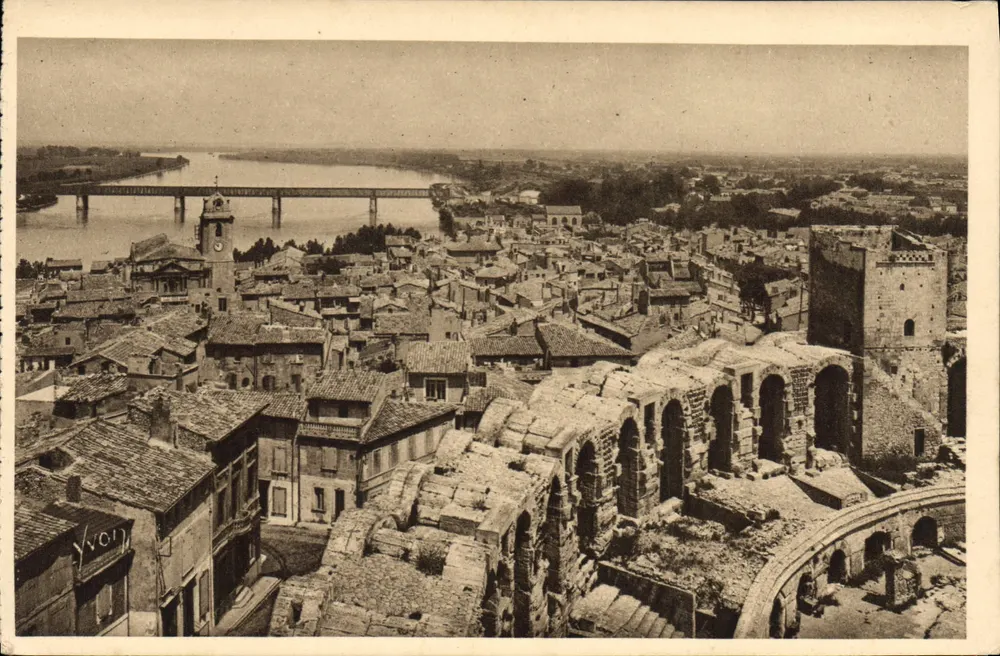 Arles — Allgemeiner Blick — Die Arenen und der Rhône — Éditions d'Art YVON, Paris - Vorderseite