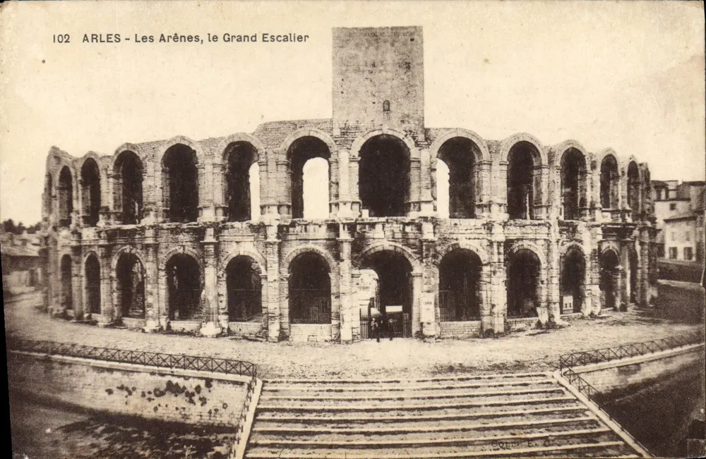Arles - As Arênes, a Grande Escada — editor Coll. E. C., n° 102 - Frente
