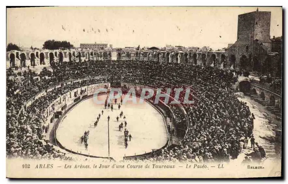 Arles — Die Arenen, an einem Tag des Stierkampfs — Le Paséo. — LL. — Select. - Vorderseite