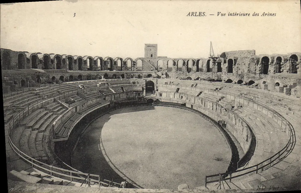 ARLES — Vista interna das Arenas — ND Phot - Frente