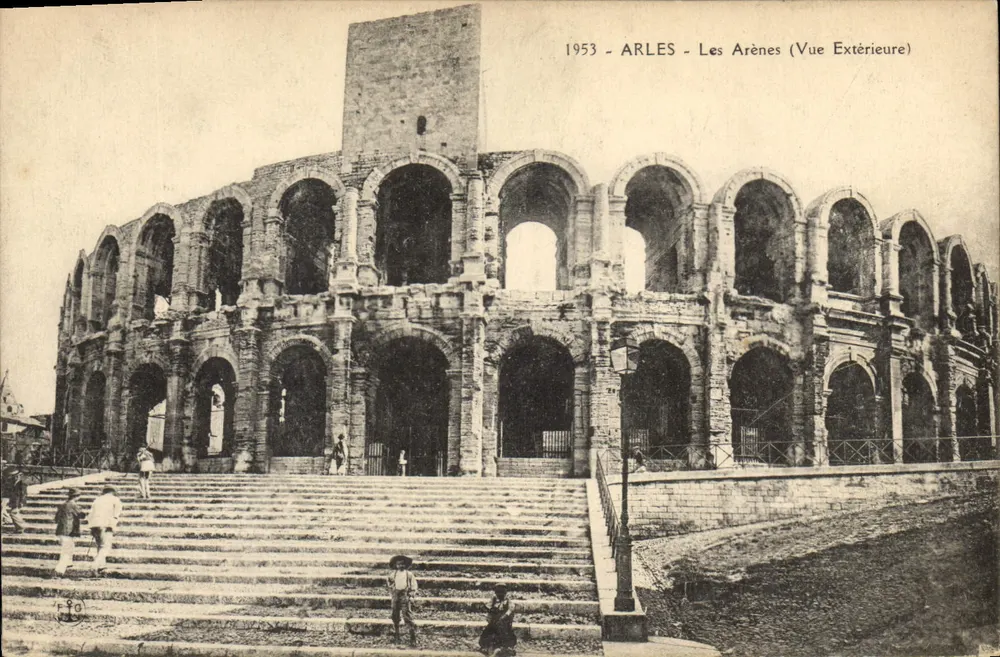 Arles - Les Arènes (Vue Extérieure) — 1953 — Editor não identificado - Frente