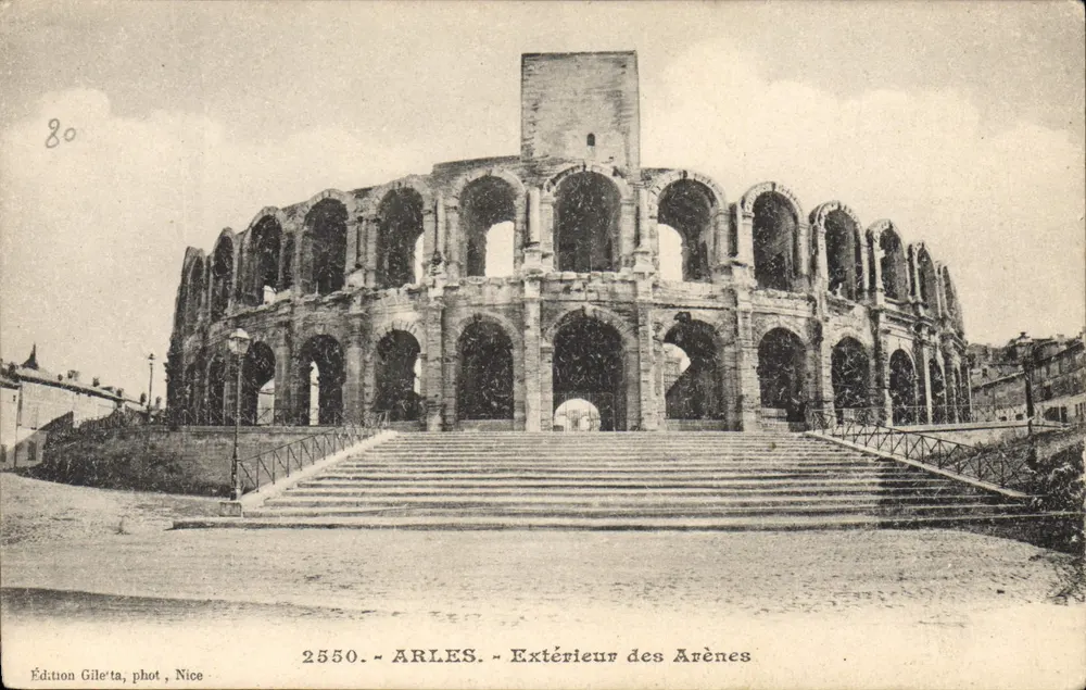 Arles — Exterieur des Arènes — Édition Gile'ta, phot. Nice, n° 2550 - Frente