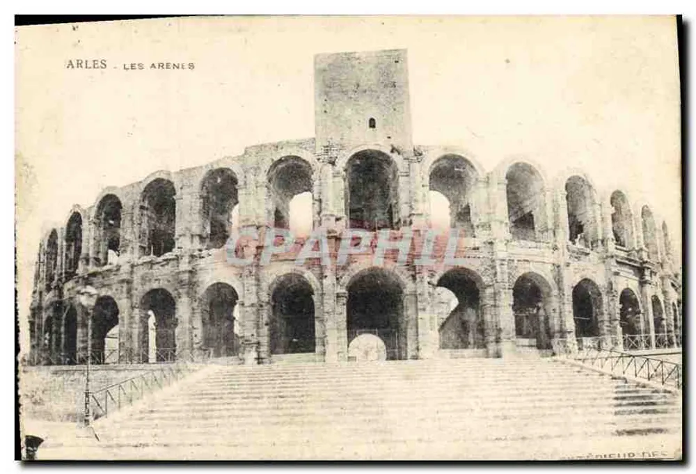 Arles - Les Arenes — vista do anfiteatro romano - Frente