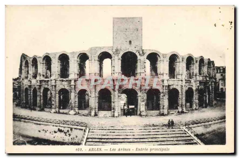Arles — As Arènes — Entrada principal — Foto George, Arles - Frente