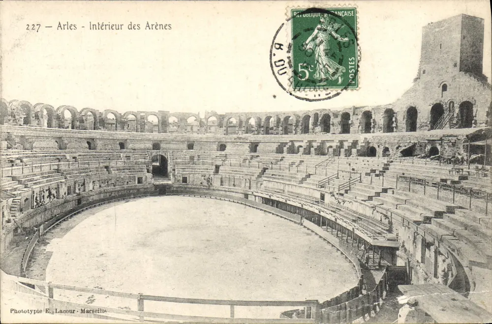 Arles — Intérieur des Arènes — Phototypie E. Lacour - Marseille, n° 227 - Frente