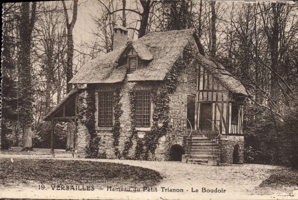 Versailles — Hameau du Petit Trianon - Le Boudoir — Editore F. Dandé, n°19 - Recto