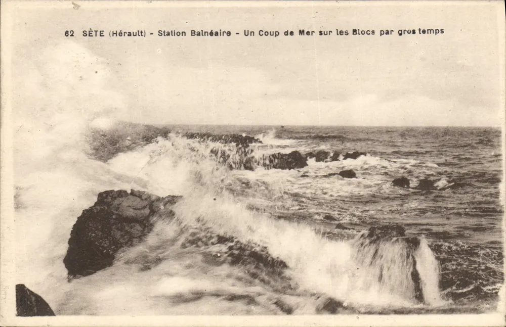 Sète (Hérault) - Badeort - Ein Meereswellenbruch auf Felsen bei Sturm - Vorderseite