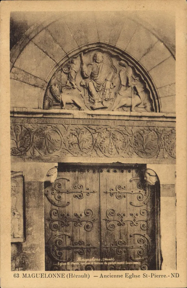 Maguelonne (Hérault) — Alte Kirche St-Pierre, Tympanon und Schwellbalken des westlichen Portals - Vorderseite