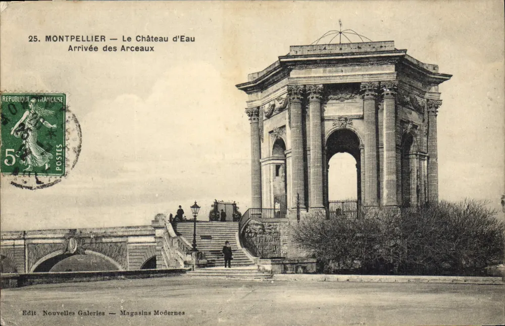Montpellier — O Castelo da Água — Chegada dos Arcos — Edit. Novas Galerias — Lojas Modernas - Frente