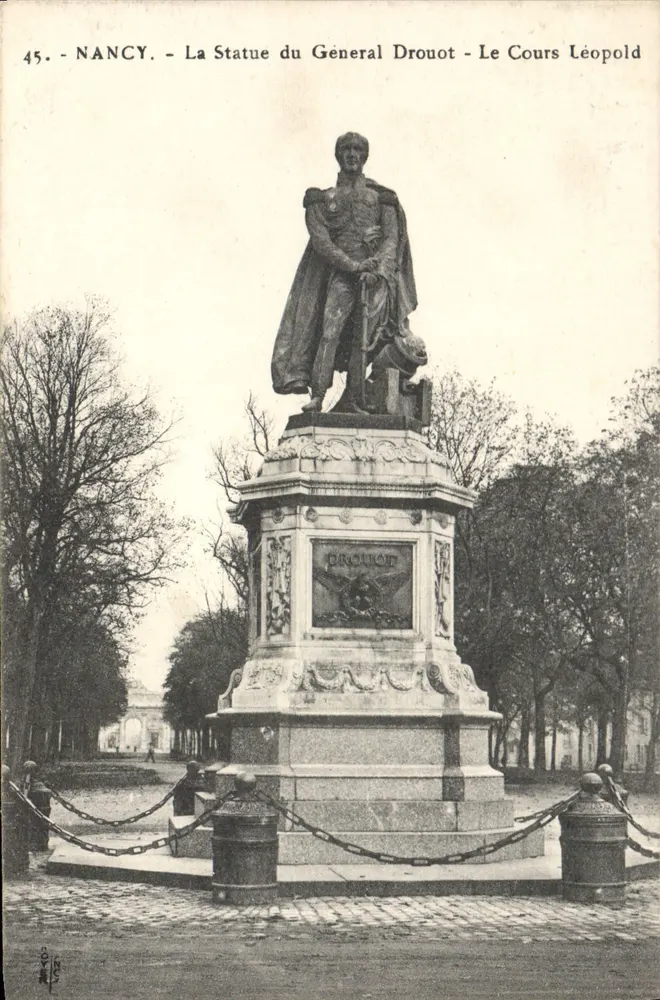 NANCY - A Estátua do Geral Drouot - O Cours Léopold - Frente