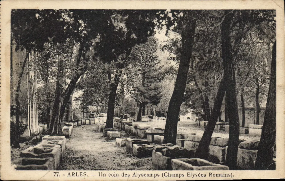 Arles — Un coin des Alyscamps (Champs Elysées Romains) — Édition J. George, Arles, Int. - Frente