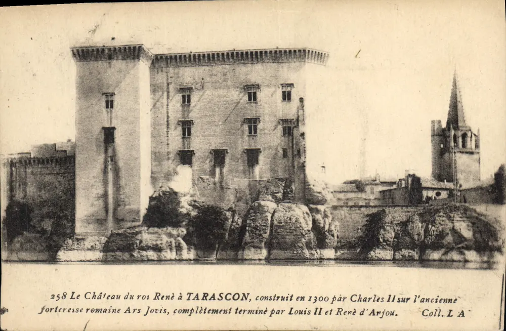 Castelo do rei René em Tarascon — construído em 1300 por Carlos II sobre a antiga fortaleza romana Ars Jovis — Coll. L A - Frente