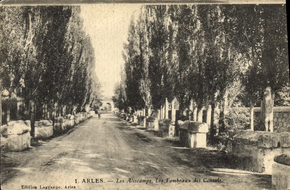 Arles — Les Aliscamps. Os Túmulos dos Cônsules — Edição Lagrange, Arles - Frente