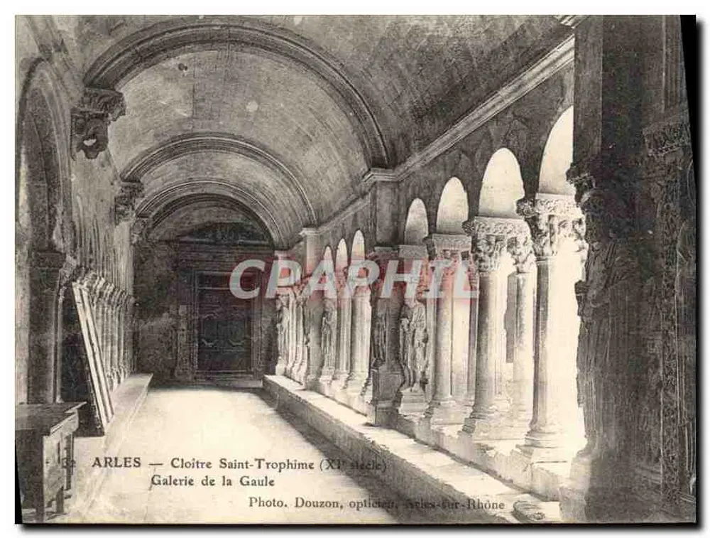 Arles — Klostergarten Saint-Trophime (11. Jahrhundert) — Galerie der Gallien — Foto. Douzon, Optiker, Arles-sur-Rhône - Vorderseite