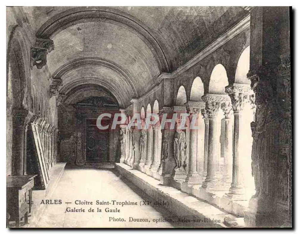 Arles — Cloître Saint-Trophime (11. Jahrhundert) — Galerie der Gaule — Foto. Douzoun, Optiker, Arles-sur-Rhône - Vorderseite