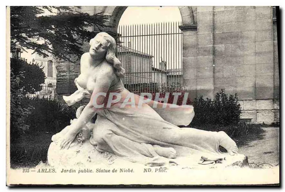 Arles — Jardim Público. Estátua de Niobe — ND. Fot. - Frente