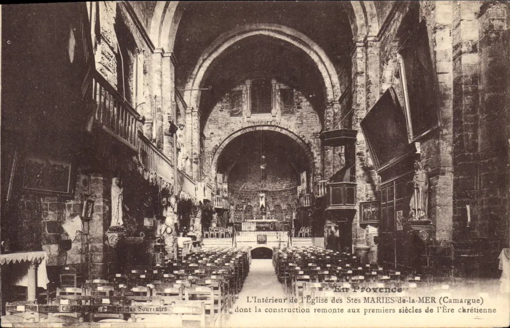Innenansicht der Kirche der Saintes-Maries-de-la-Mer — Camargue — Verlag C. Dennec, Marseille - Vorderseite