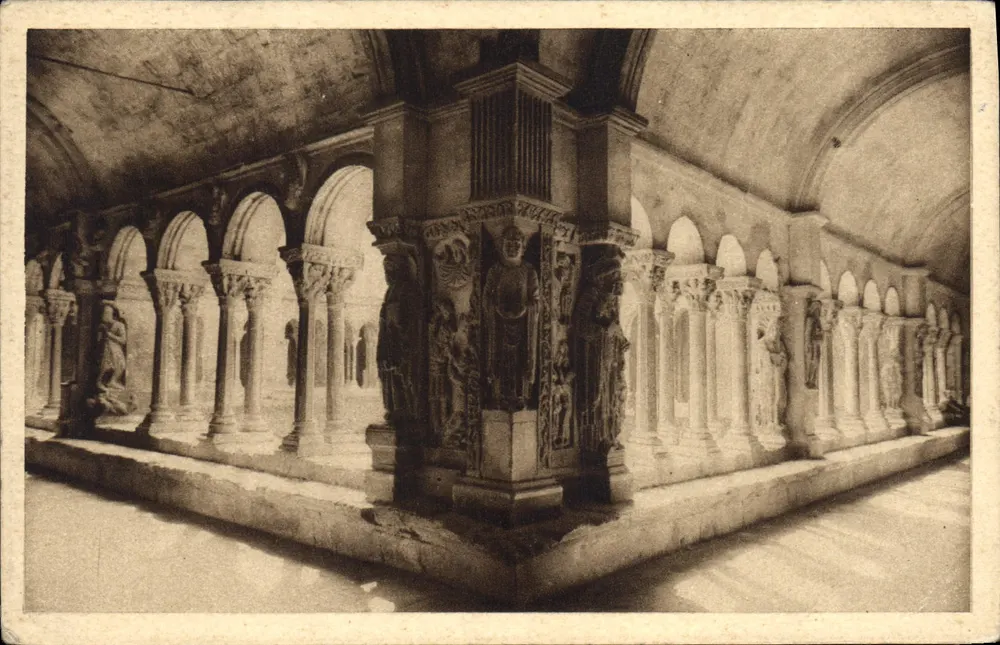 Cloître do século XI — Abadia de Sainte-Croix — Arles - Frente