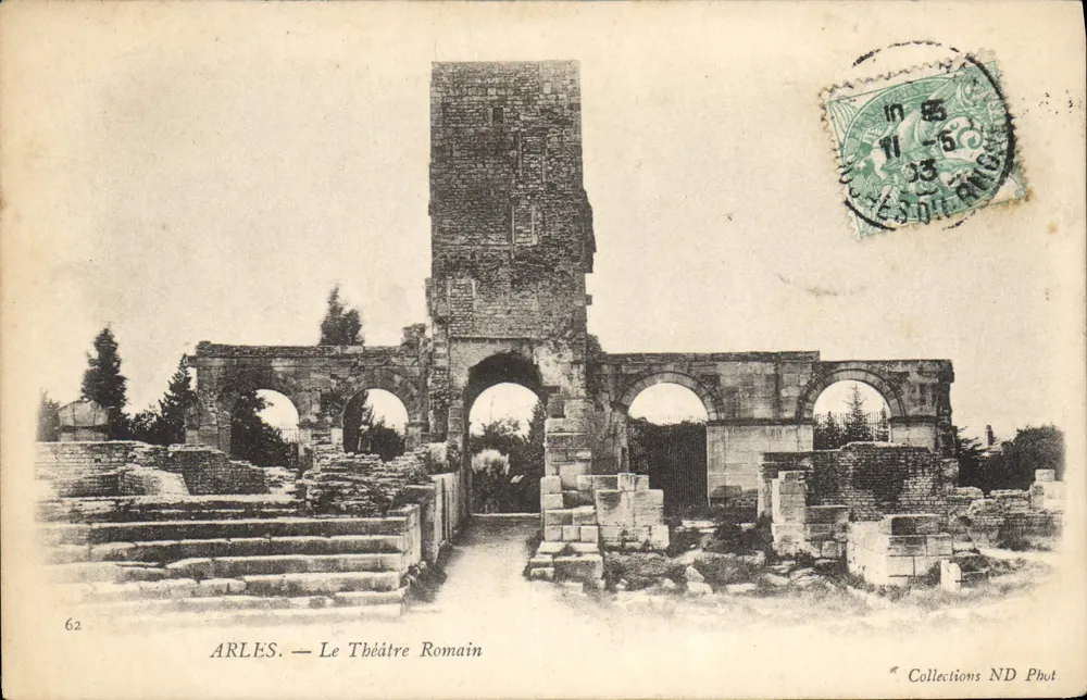 Arles — A Vista do Teatro Romano — Coleções ND Phot. - Frente