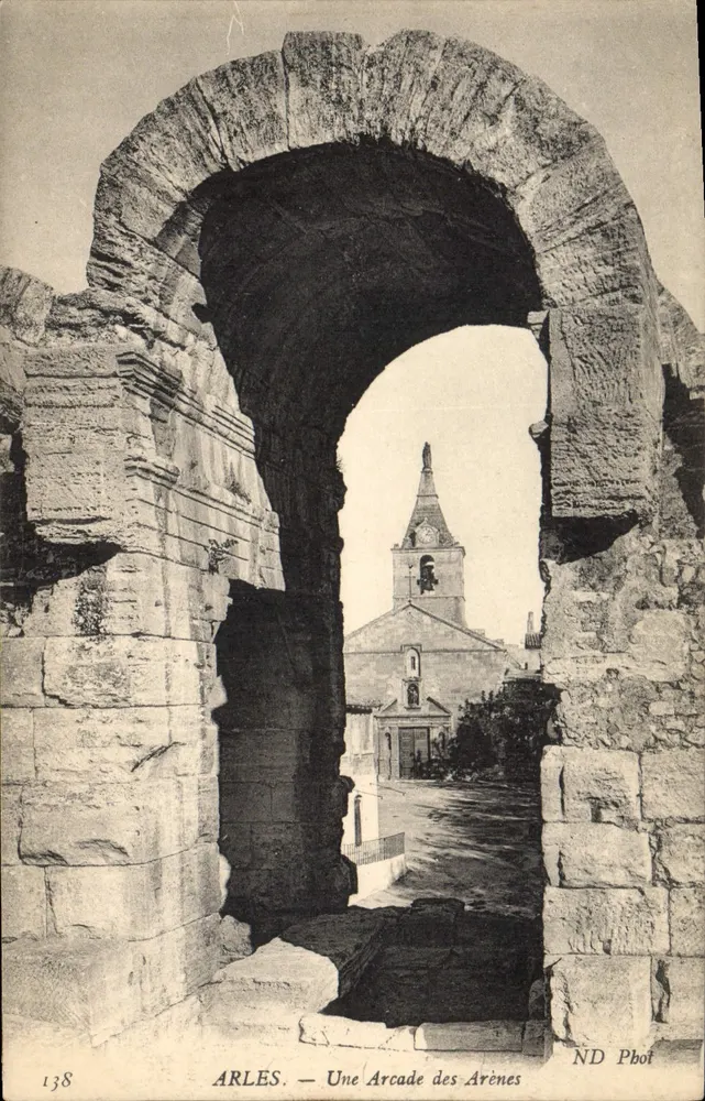 Arles — Uma Arcada das Arenas — ND Phot - Frente