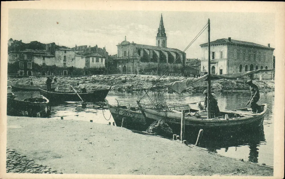 Martigues — vista del puerto con iglesia y barcos — editor Martigues (B. du Rhône) n°7 - Anverso