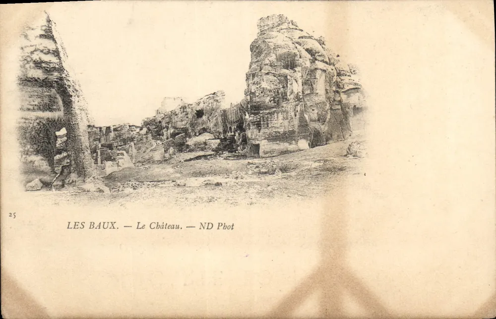 Les Baux — O Castelo — ND Phot - Frente