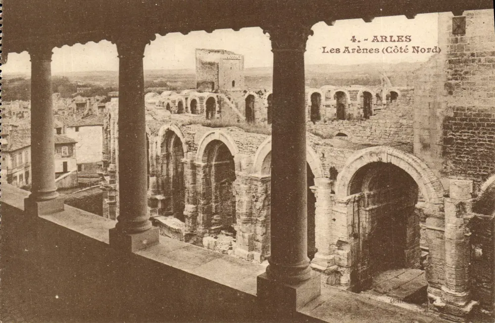 Les Arènes (Côté Nord) — Arles — Imprimerie Réunies, Paris, n°4 - Frente