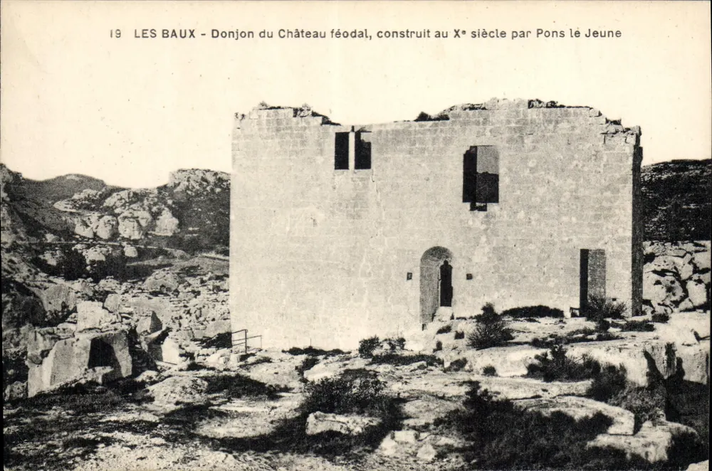 Les Baux - Burgfried des feudalen Schlosses, errichtet im 10. Jahrhundert von Pons dem Jüngeren - Vorderseite