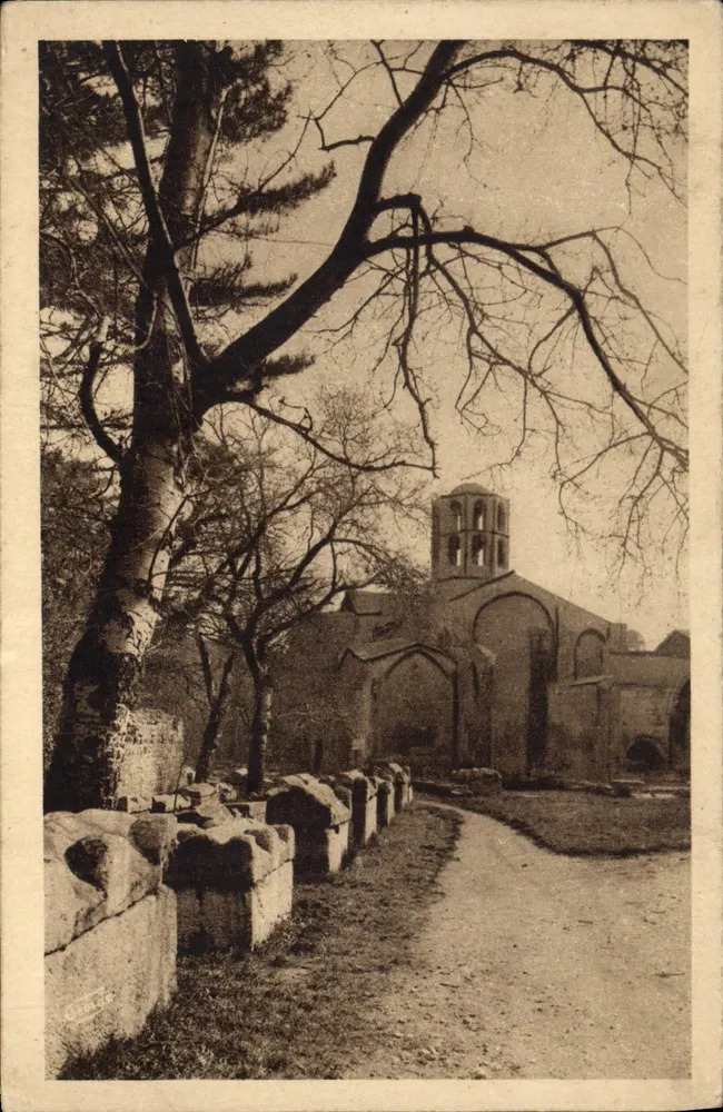 Os Alyscamps - Capela de São Honório — Arles-sur-Rhône - Frente