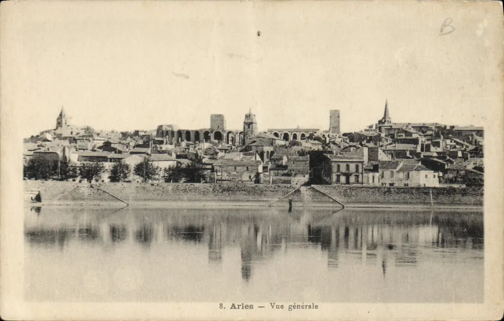 Arles — Vista geral — Éditions Correspondance - Frente