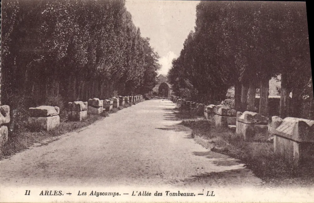 Arles — Les Alyscamps — L'Allée des Tombeaux — LL - Recto