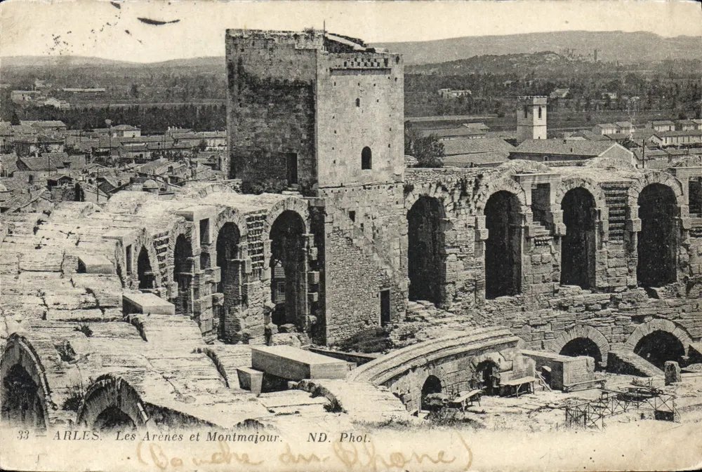 Arles — De Arènes en Montmajour — ND. Foto (Bouche du Rhône) - Voorkant