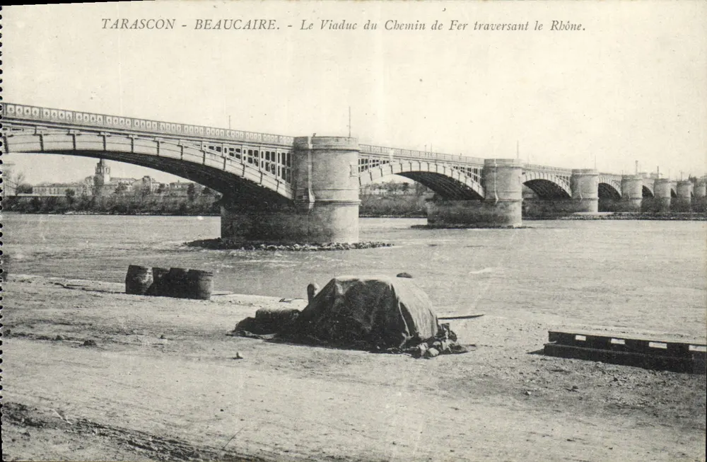 Tarascon - Beaucaire — Il Viadotto Ferroviario che attraversa il Rodano — Photo-Modern, Tarascon - Recto