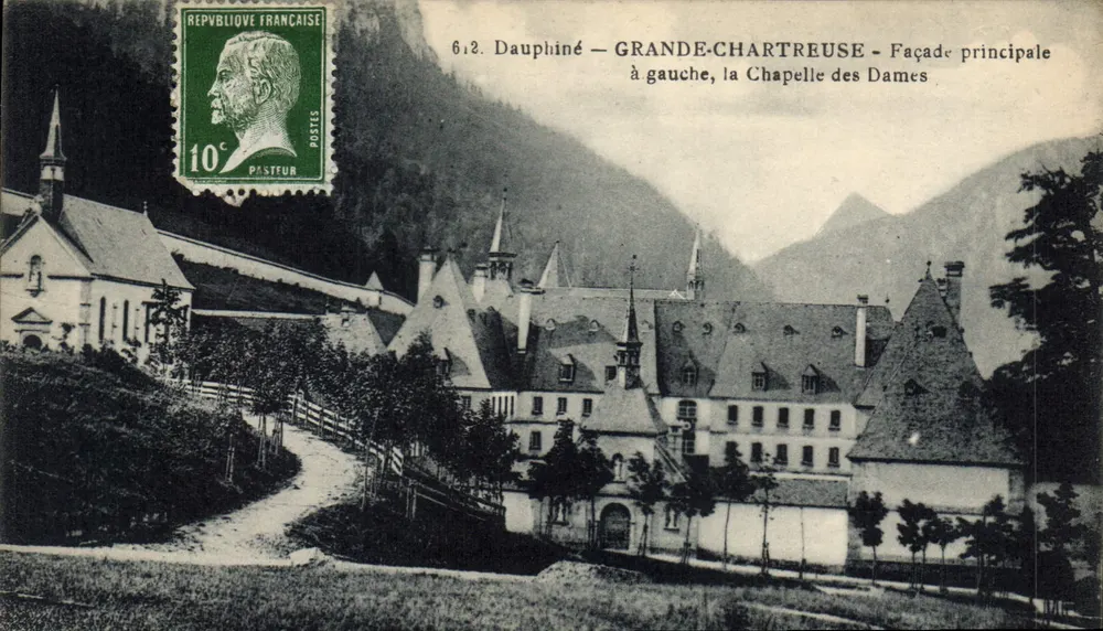 Dauphiné — Grande-Chartreuse — Façade principale, à gauche, la Chapelle des Dames - Vorderseite
