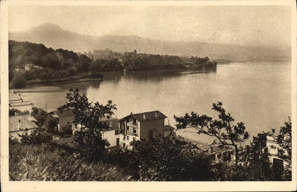 La Bidassoa und das alte Stadttor — Hendaye (Basses-Pyrénées) — Les Éditions d'Art Yvory, Paris - Vorderseite
