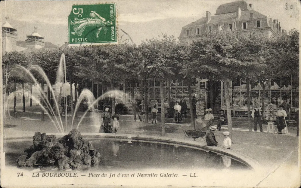 La Bourboule — Place du Jet d'eau et Nouvelles Galeries — LL. - Vorderseite