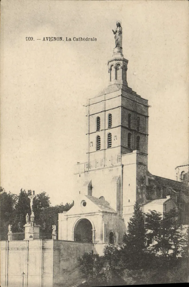 Avignon. A Catedral — vista da torre com estátua de Jesus Cristo — editor não identificado, n° de série 209 - Frente