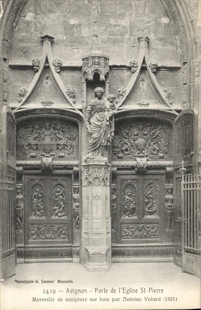 Avignon - Puerta de la Iglesia Saint-Pierre — Maravilla de escultura en madera por Antoine Volard (1551) — Fototipia L. Lacour, Marsella, n°2429 - Anverso