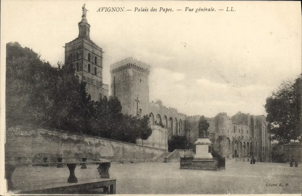 Avignon — Palácio dos Papas — Vista geral — LL. — Cliché R. N. - Frente