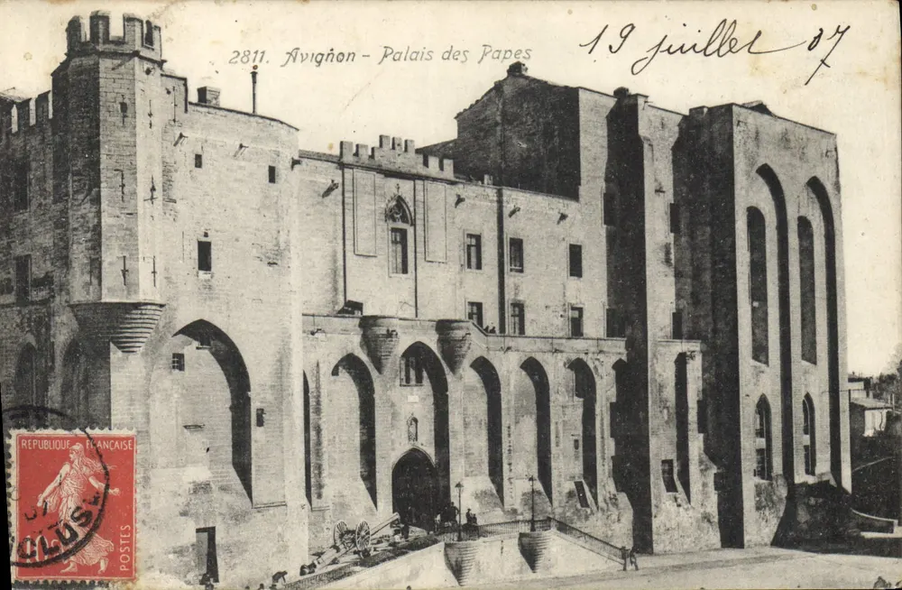 Avignon - Palácio dos Papas — vista do edifício com torres e arcadas — editor: 2811 - Frente
