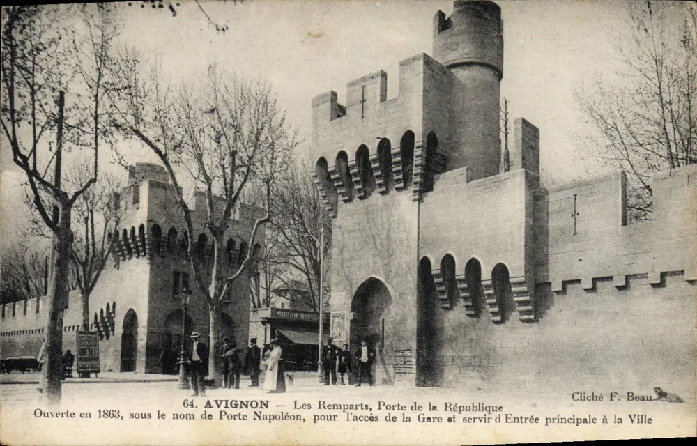 Avignon — Die Mauern, Tor der Republik — Cliché F. Beau - Vorderseite