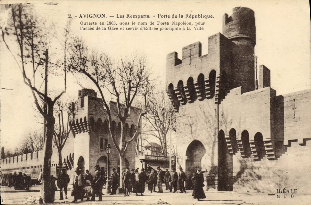 Avignon — Die Mauern — Republik-Tor (früher Napoleon-Tor) — Verlag M.F.B. - Vorderseite