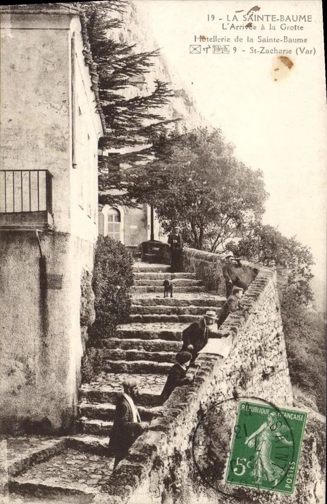 La Sainte-Baume — Ankunft an der Höhle — Hotel de la Sainte-Baume, St-Zacharie (Var) - Vorderseite