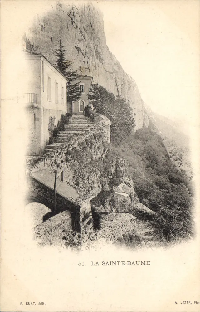 La Sainte-Baume — vista do mosteiro encaixado na falésia — P. Ruat, editora n°51 - Frente
