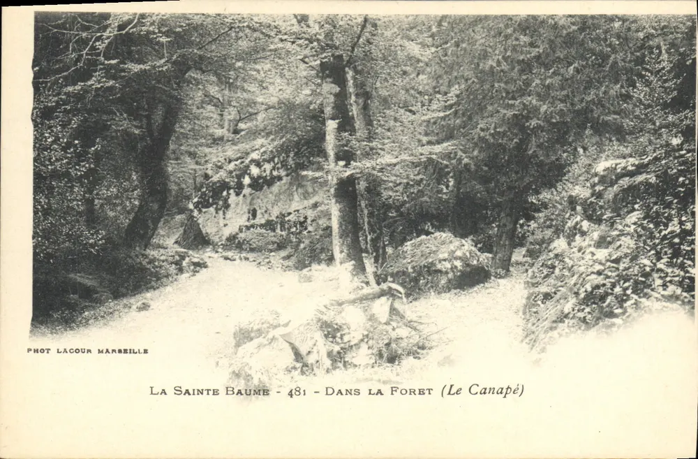 La Sainte Baume - 481 - Na Floresta (O Sofá) — Fot. Lacour Marseille - Frente